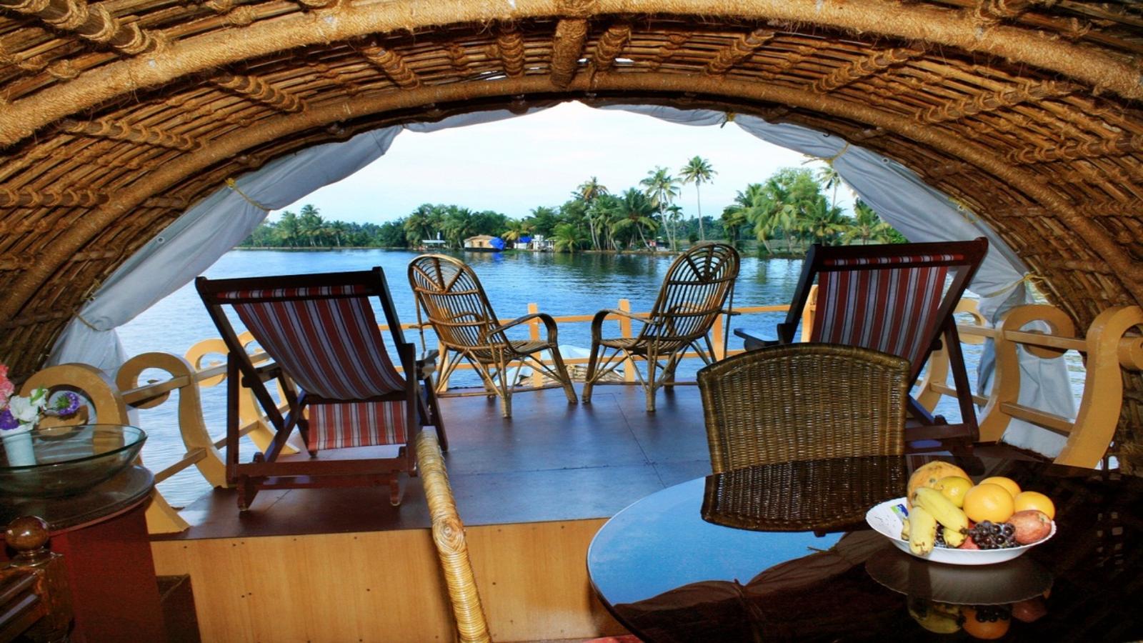10 Days Essence of Kerala: Backwaters, Beaches & Culture